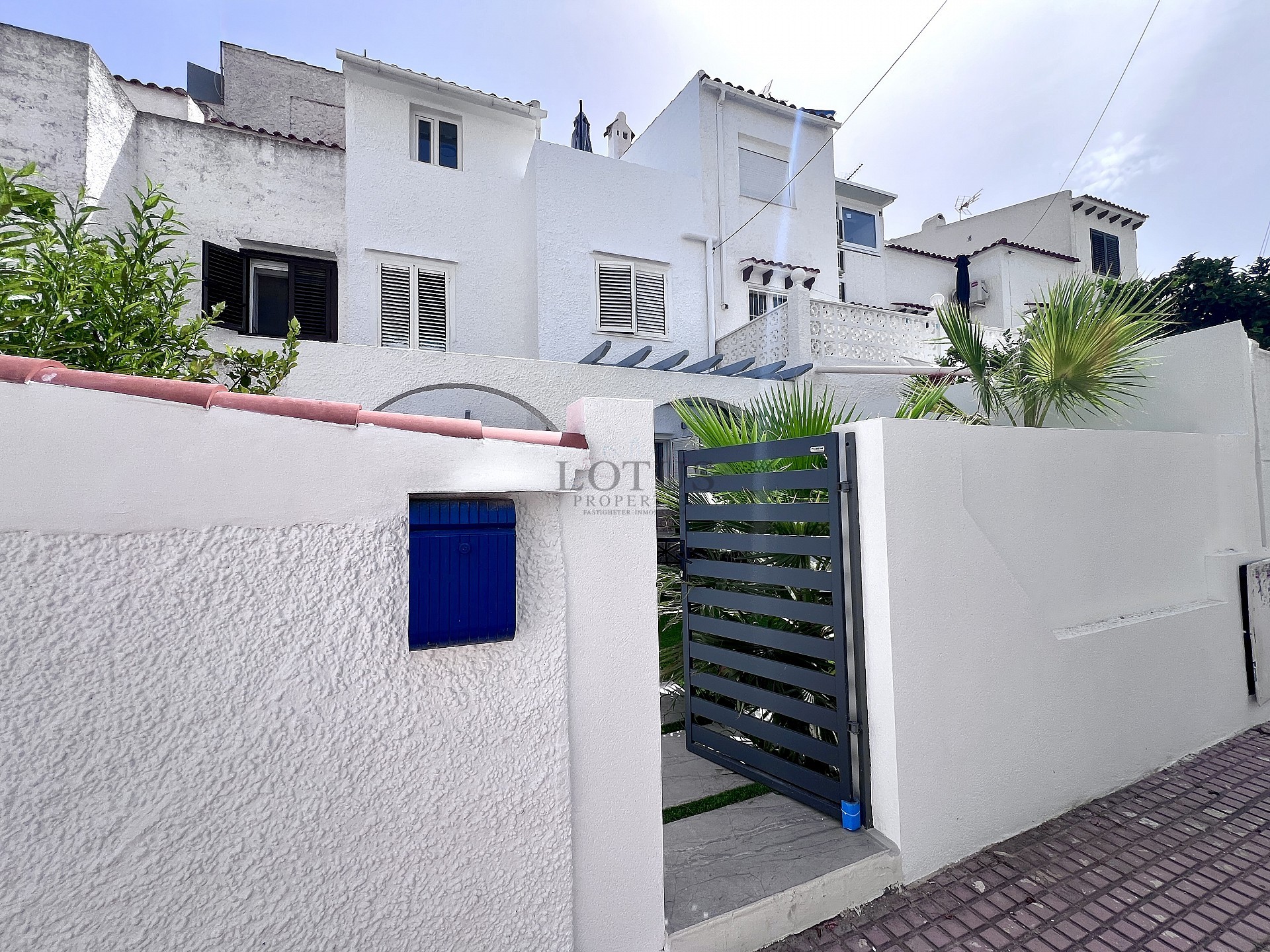 Completely renovated house in Calas Blancas, Torrevieja - Lotus Properties