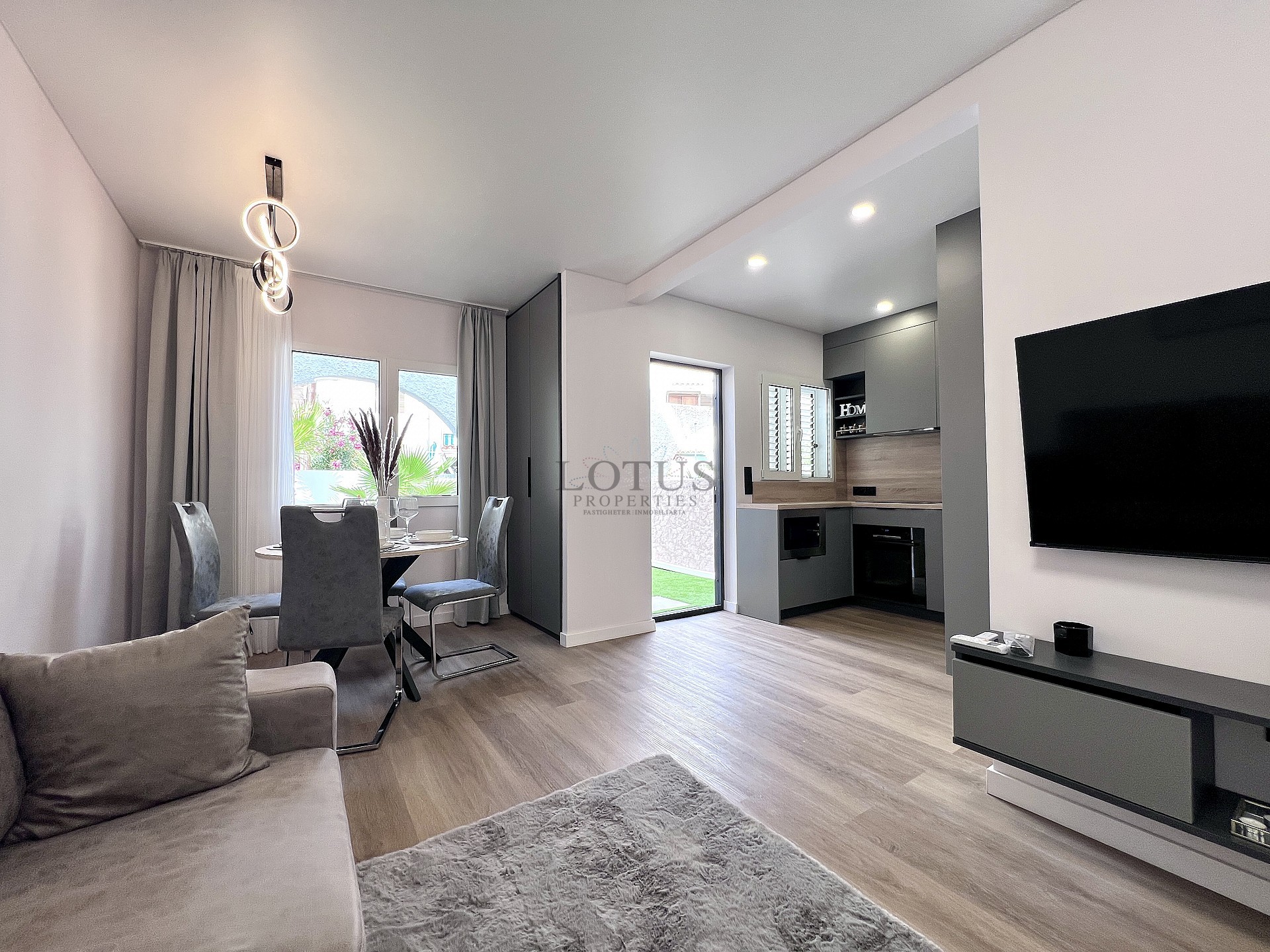 Completely renovated house in Calas Blancas, Torrevieja - Lotus Properties