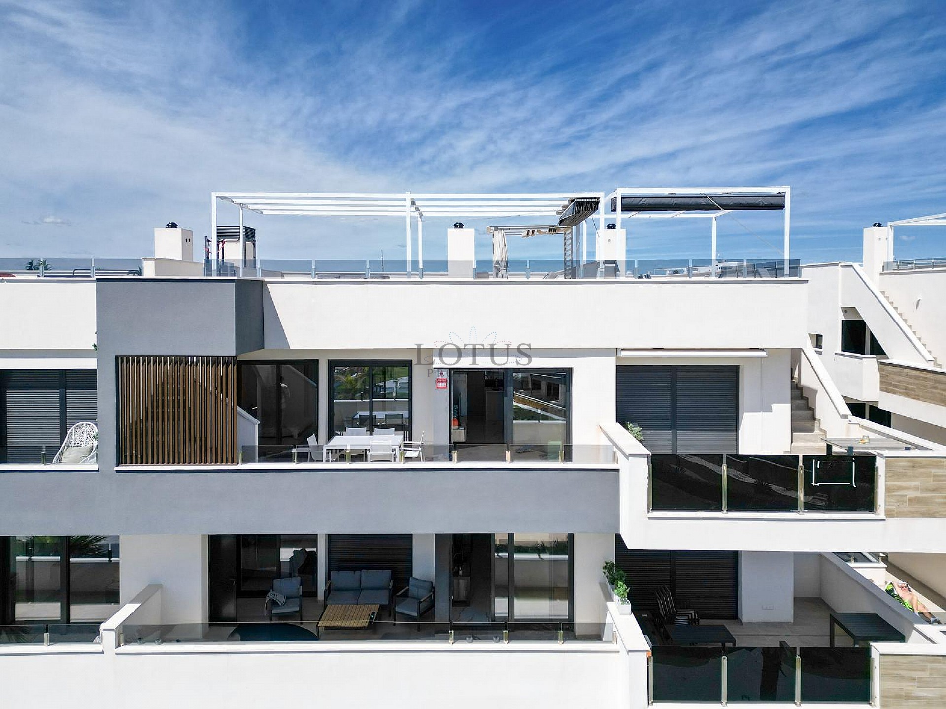 MODERN PENTHOUSE WITH INCREDIBLE SEA VIEW AND LARGE PRIVATE ROOFTOP TERRACE. - Lotus Properties