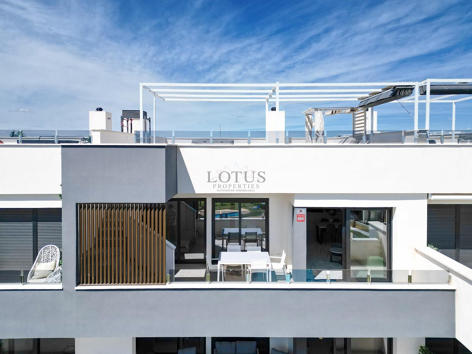 MODERN PENTHOUSE WITH INCREDIBLE SEA VIEW AND LARGE PRIVATE ROOFTOP TERRACE. - Lotus Properties