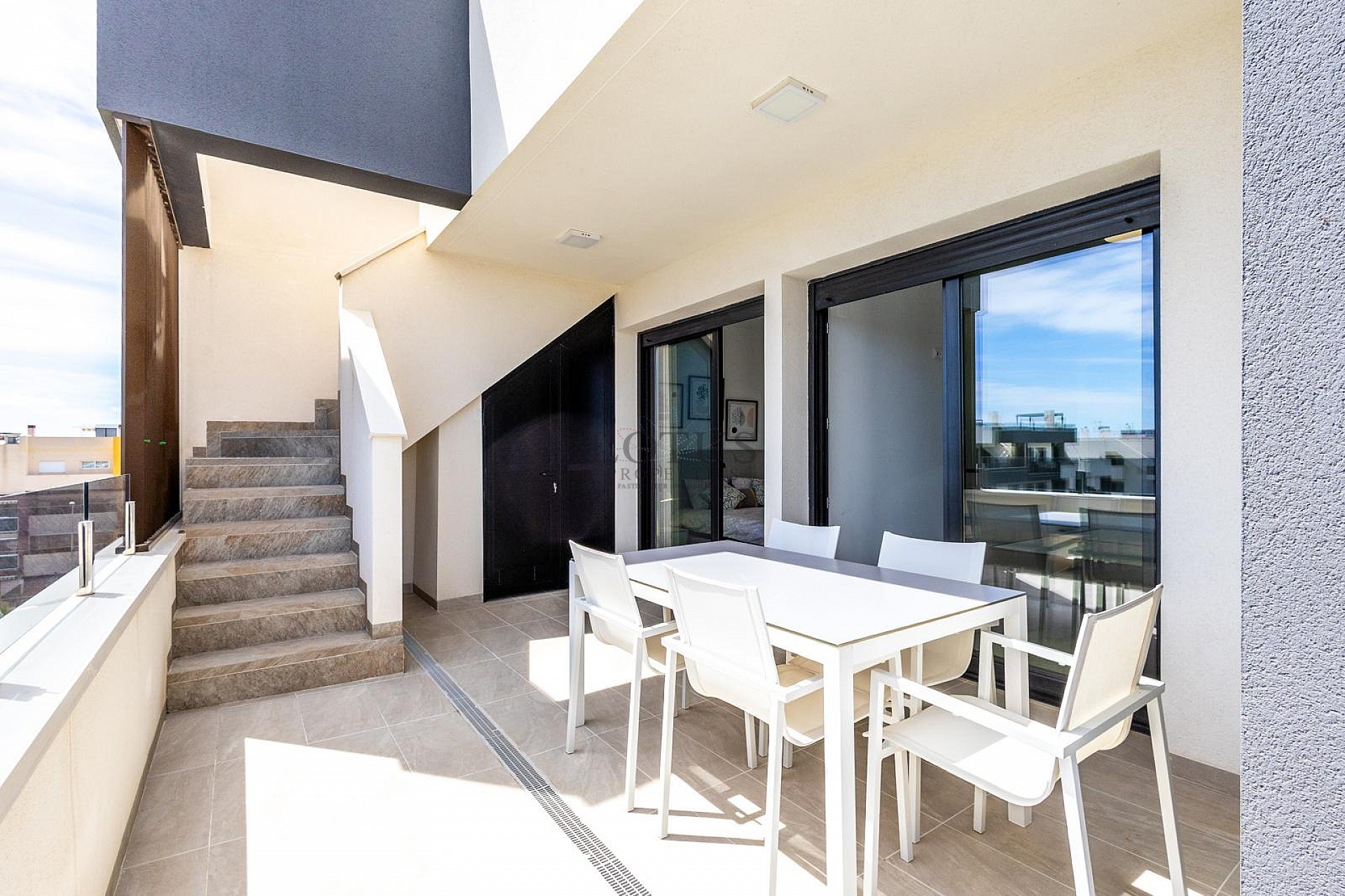 MODERN PENTHOUSE WITH INCREDIBLE SEA VIEW AND LARGE PRIVATE ROOFTOP TERRACE. - Lotus Properties