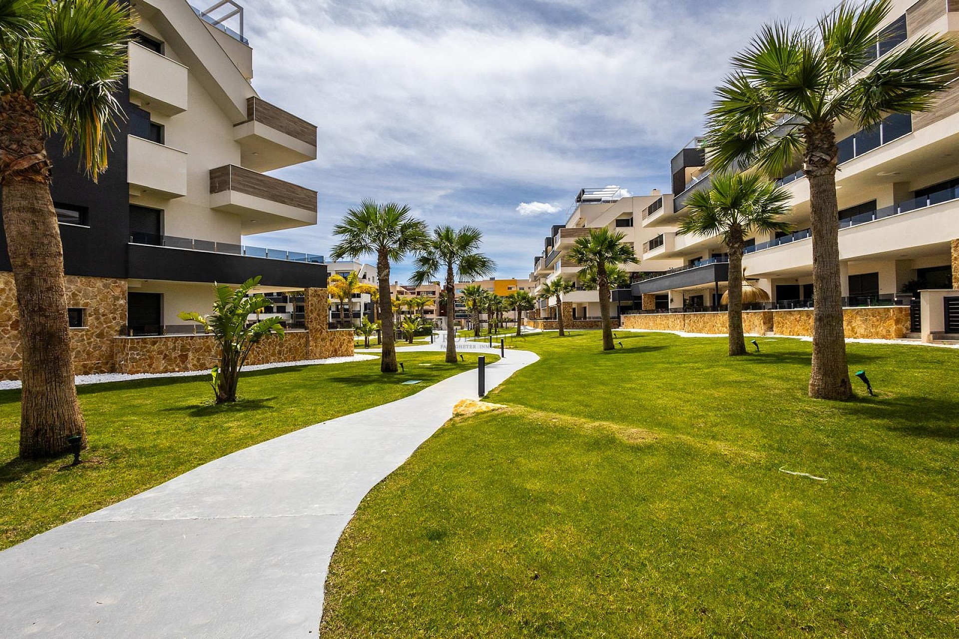 MODERN PENTHOUSE WITH INCREDIBLE SEA VIEW AND LARGE PRIVATE ROOFTOP TERRACE. - Lotus Properties