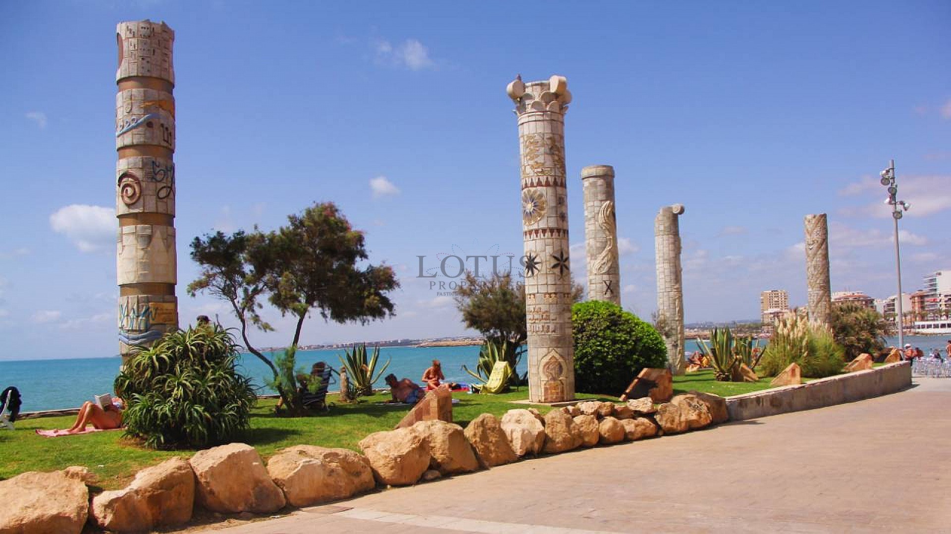 3-BEDROOM APARTMENT 450M FROM PLAYA DEL CURA. - Lotus Properties