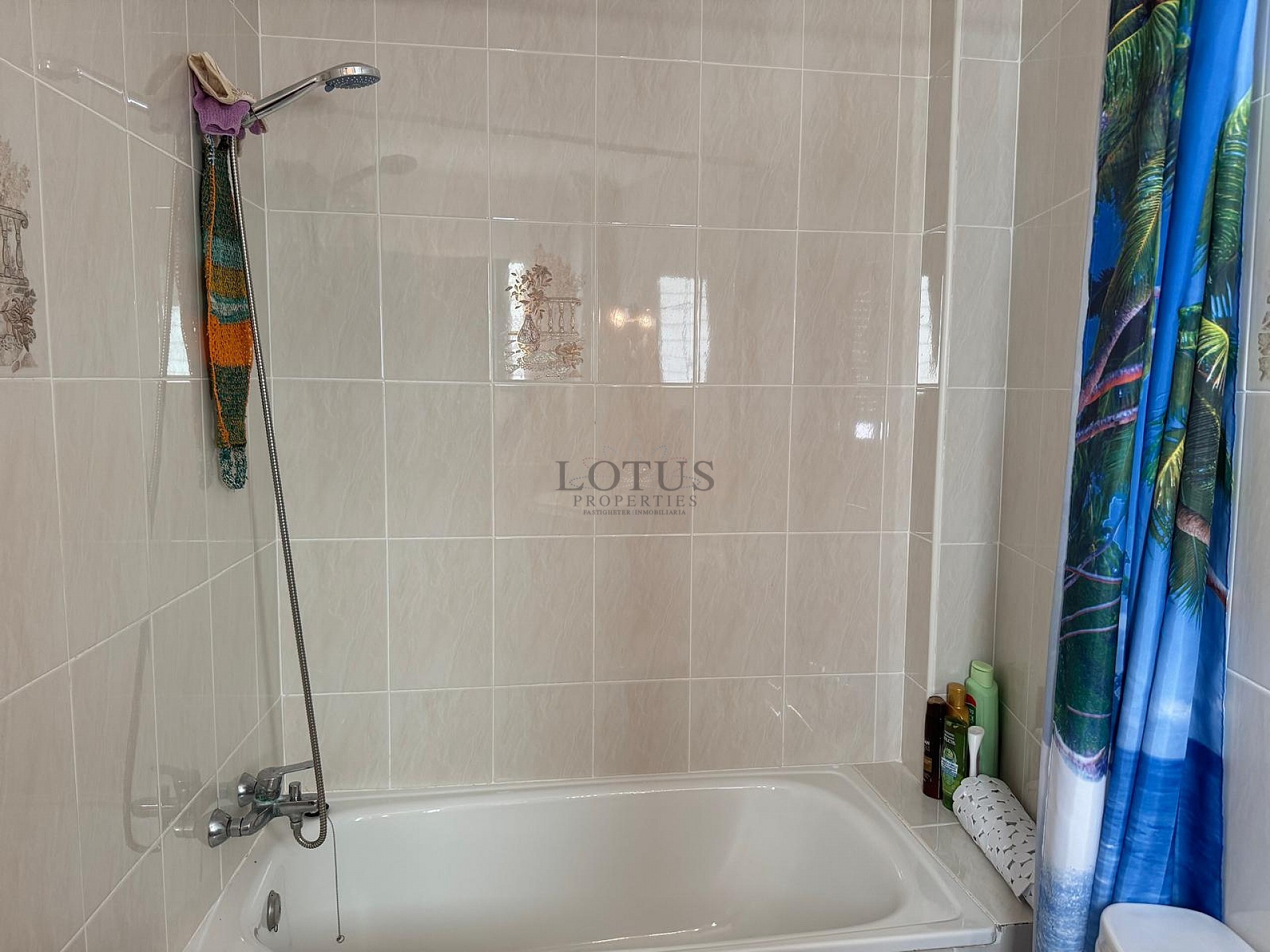 3-BEDROOM APARTMENT 450M FROM PLAYA DEL CURA. - Lotus Properties