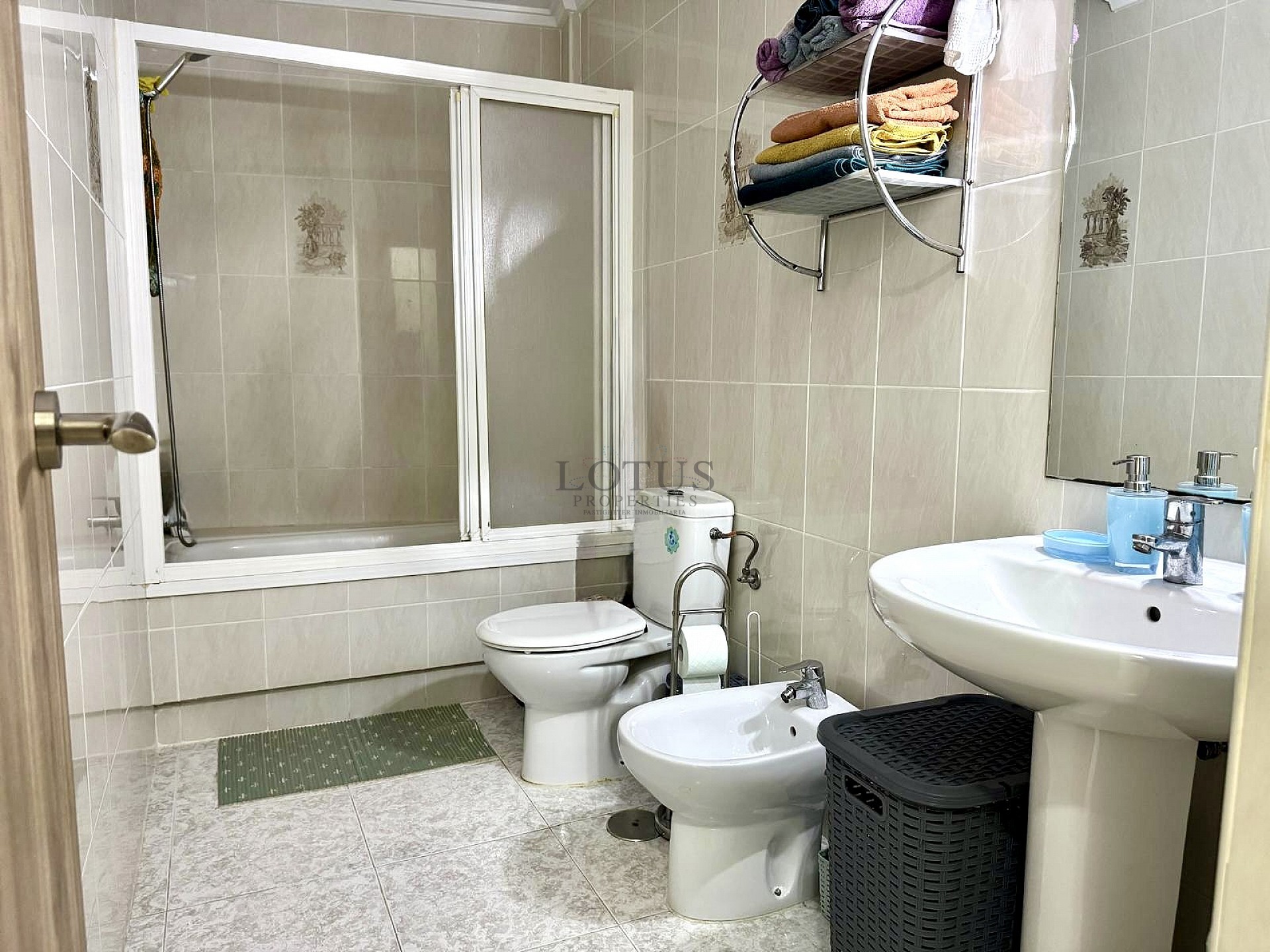 3-BEDROOM APARTMENT 450M FROM PLAYA DEL CURA. - Lotus Properties