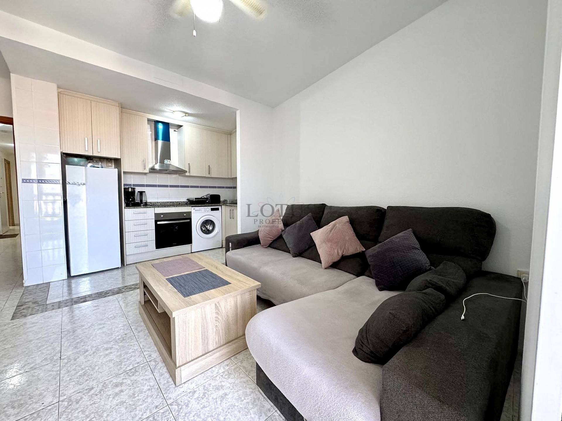 3-BEDROOM APARTMENT 450M FROM PLAYA DEL CURA. - Lotus Properties