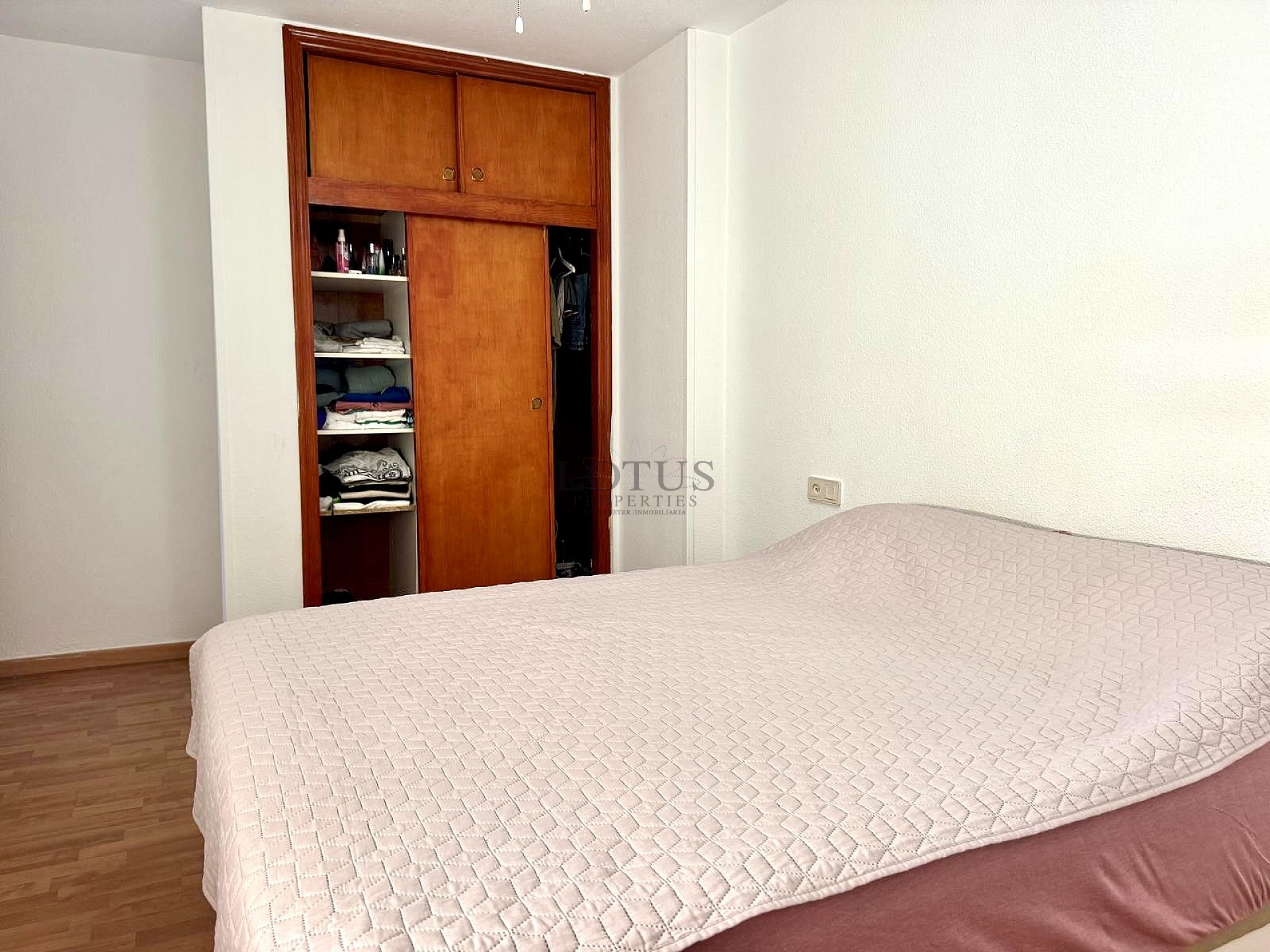 3-BEDROOM APARTMENT 450M FROM PLAYA DEL CURA. - Lotus Properties