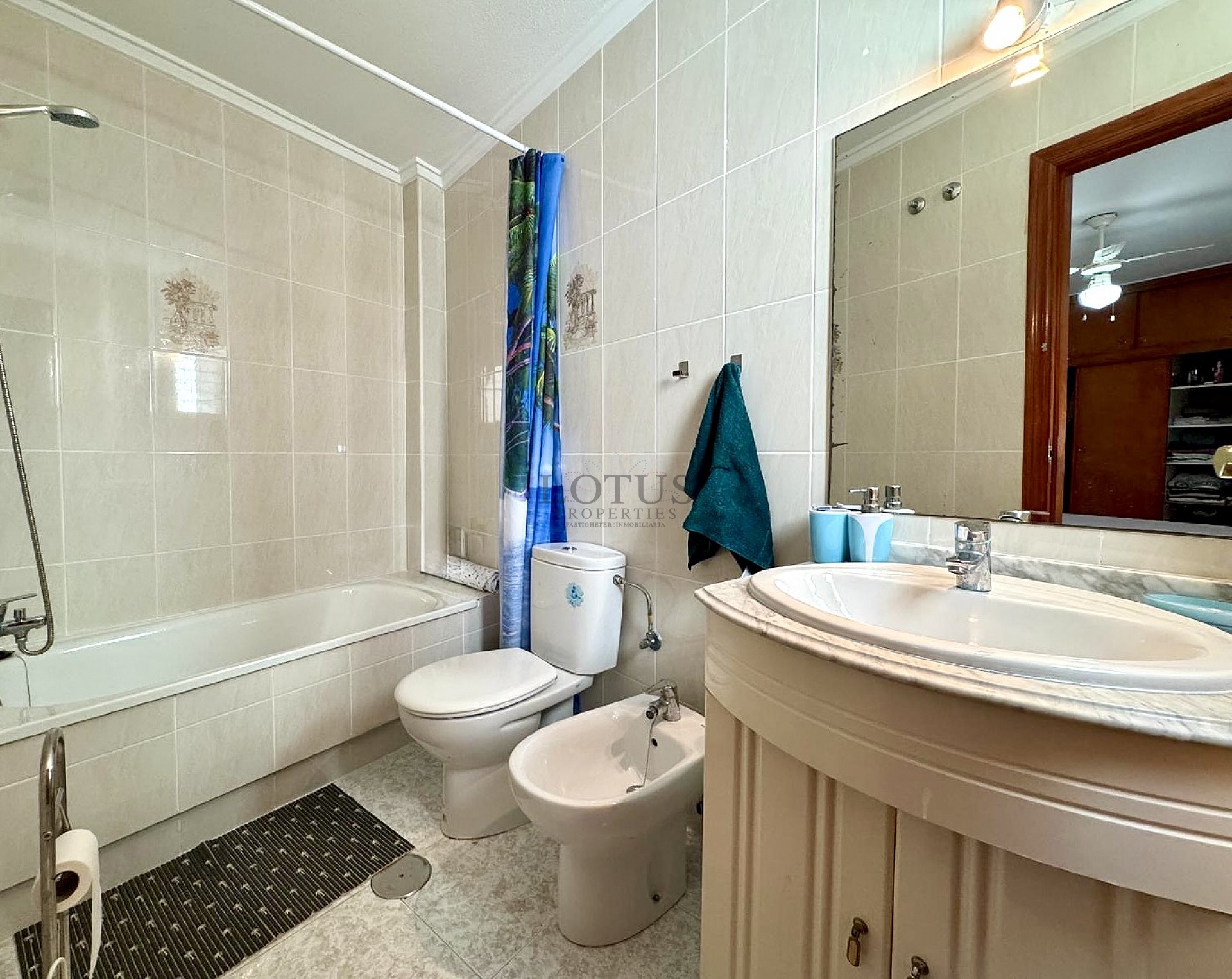 3-BEDROOM APARTMENT 450M FROM PLAYA DEL CURA. - Lotus Properties