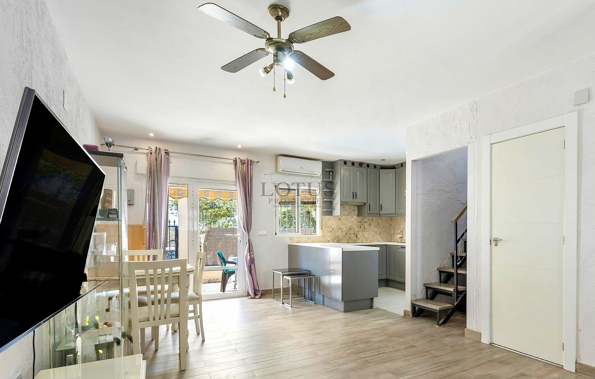 Seaside Townhouse in scenic Guardamar - Lotus Properties