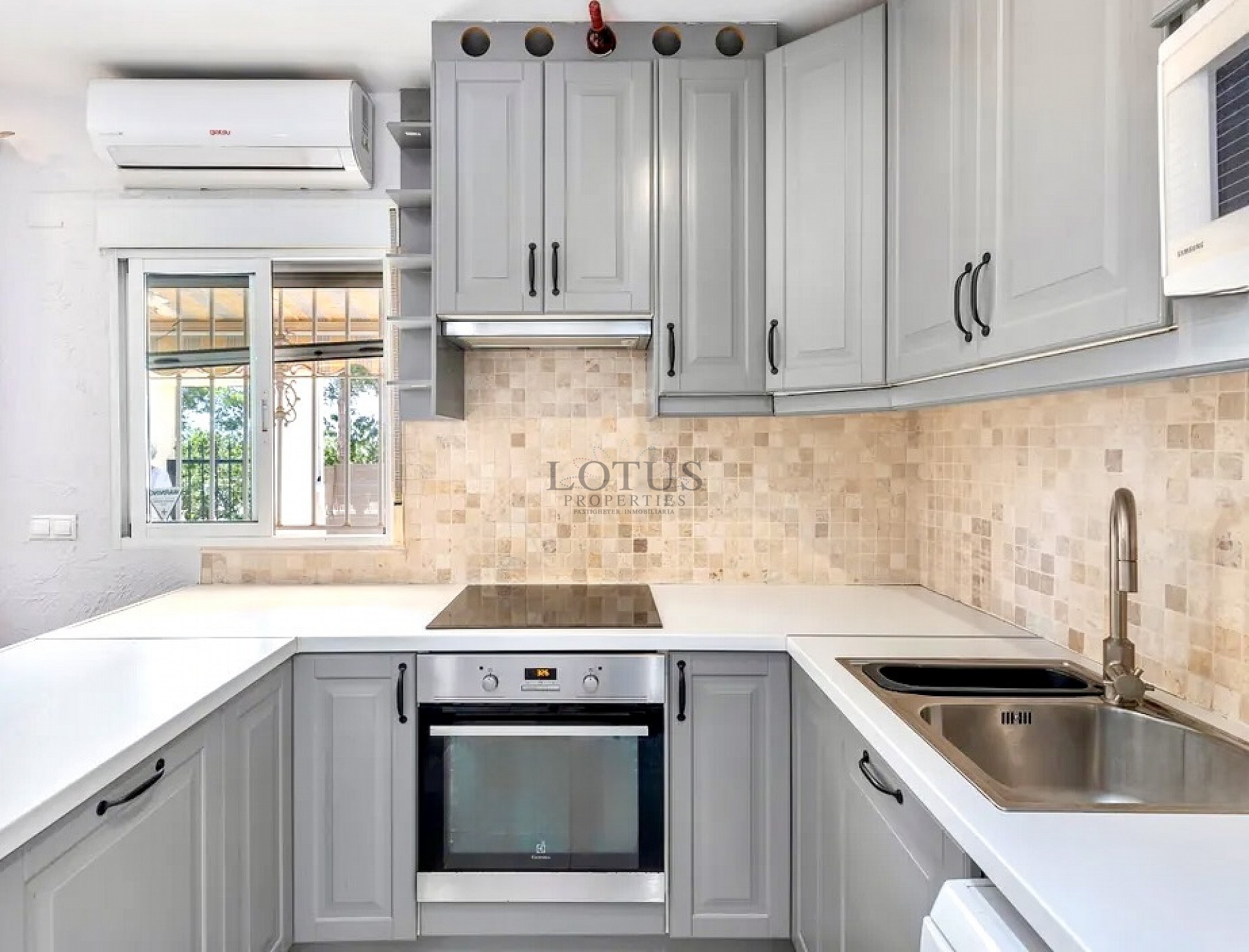 Seaside Townhouse in scenic Guardamar - Lotus Properties