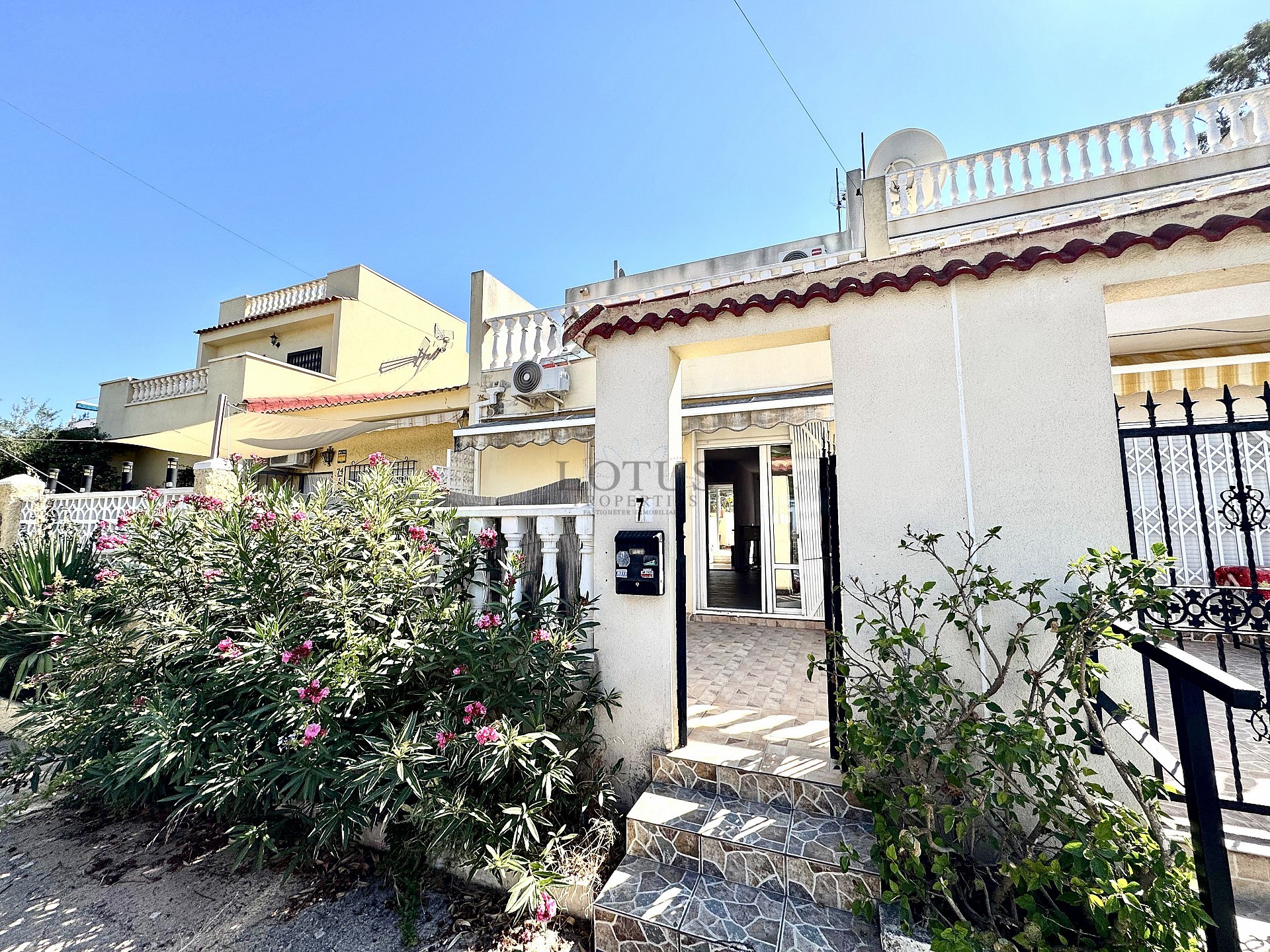 Seaside Townhouse in scenic Guardamar - Lotus Properties