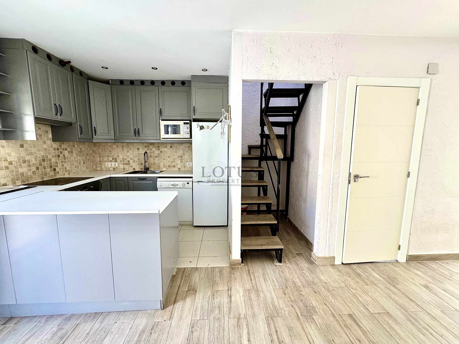 Seaside Townhouse in scenic Guardamar - Lotus Properties