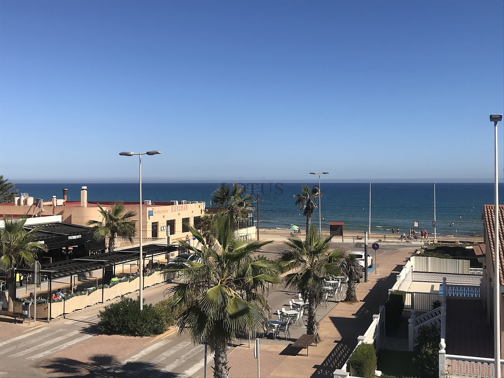 Luxe villa op slechts 80 m van het strand in La Mata, Torrevieja - Lotus Properties