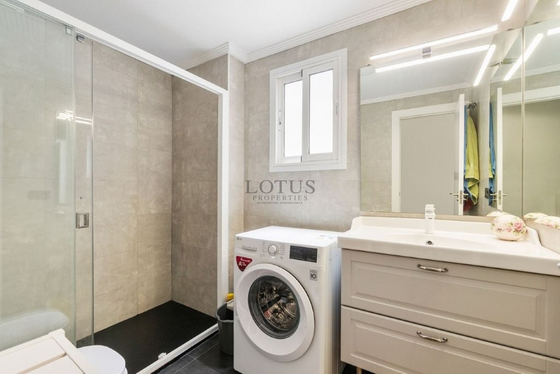 Gerenoveerd appartement met groot terras en dichtbij het centrum - Lotus Properties
