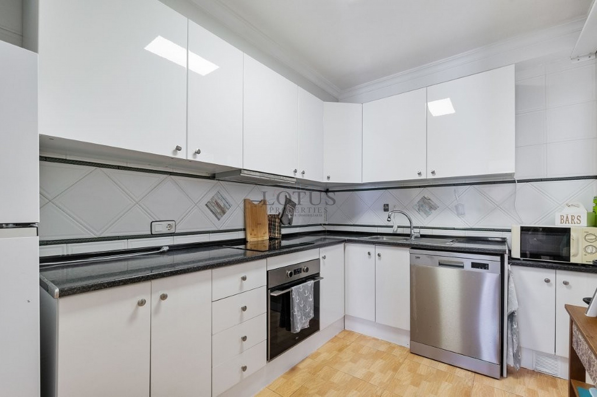 Superleuke tussenwoning met 3 slaapkamers en diverse terrassen - Lotus Properties