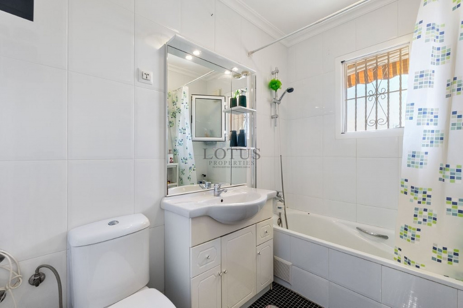 Superleuke tussenwoning met 3 slaapkamers en diverse terrassen - Lotus Properties