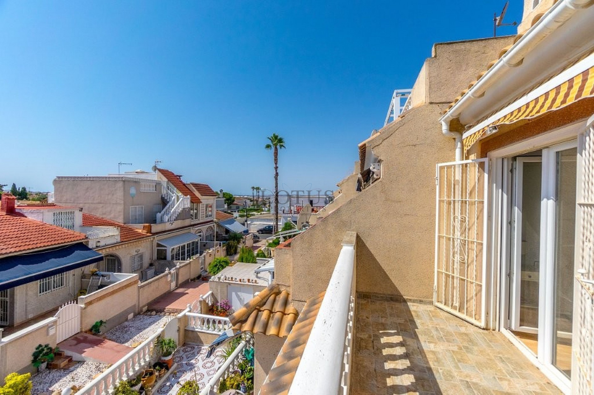 Superleuke tussenwoning met 3 slaapkamers en diverse terrassen - Lotus Properties