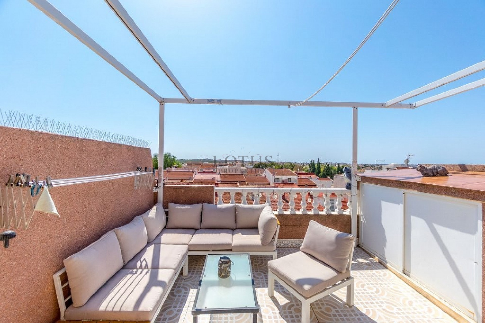 Superleuke tussenwoning met 3 slaapkamers en diverse terrassen - Lotus Properties