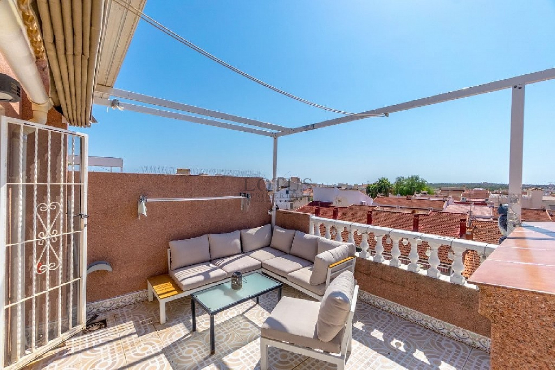 Superleuke tussenwoning met 3 slaapkamers en diverse terrassen - Lotus Properties