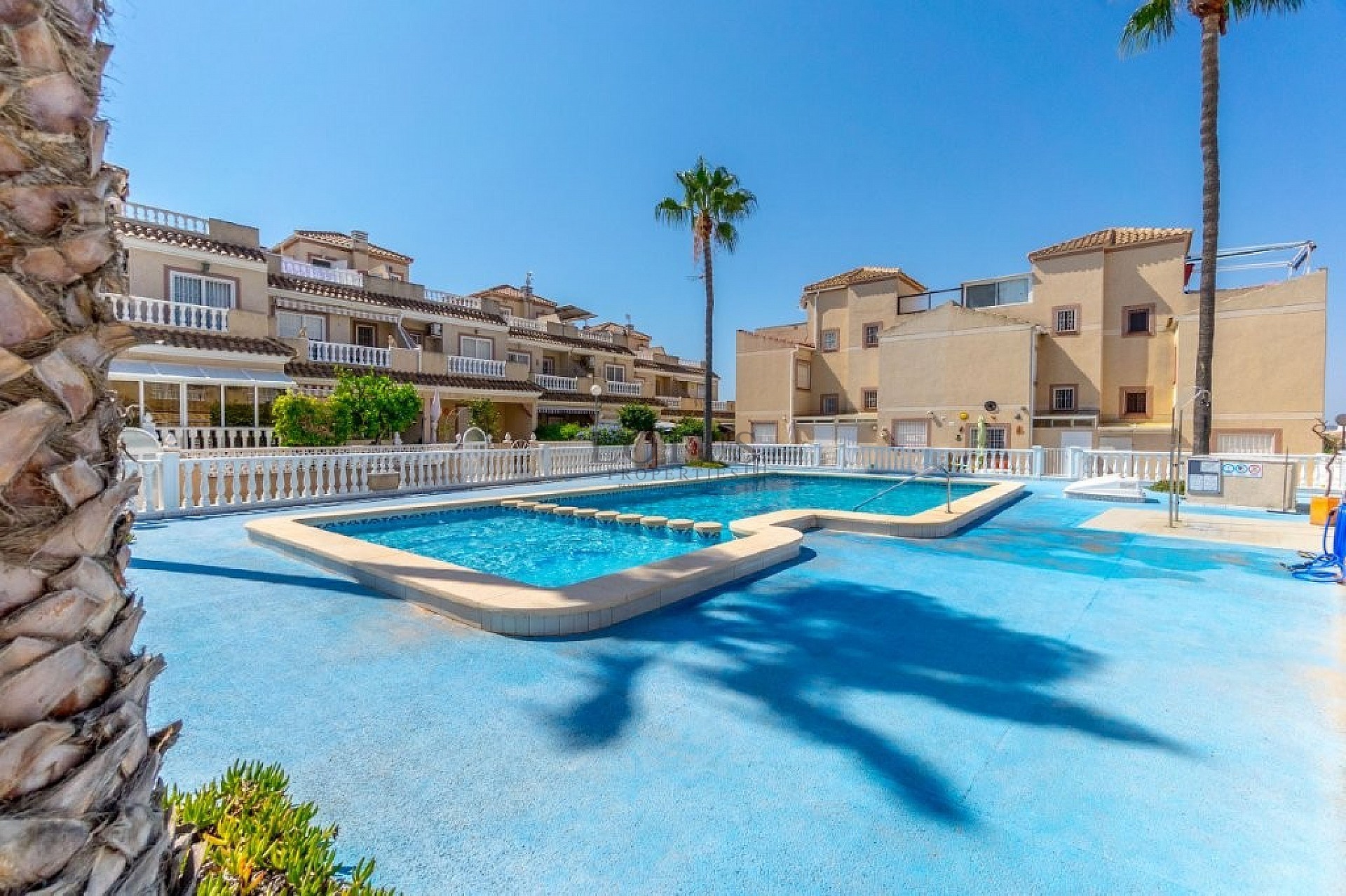 Superleuke tussenwoning met 3 slaapkamers en diverse terrassen - Lotus Properties