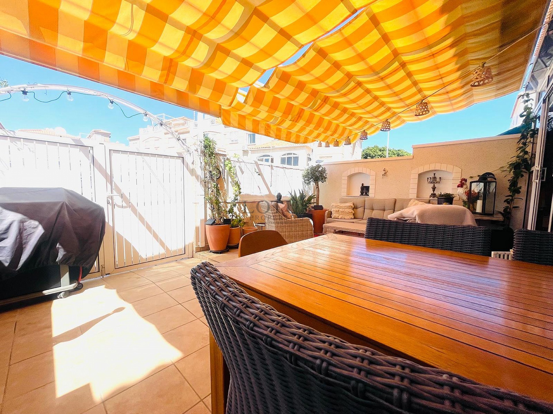 Super lindo piso bajo en el suroeste en Altos de la Bahía III - Lotus Properties