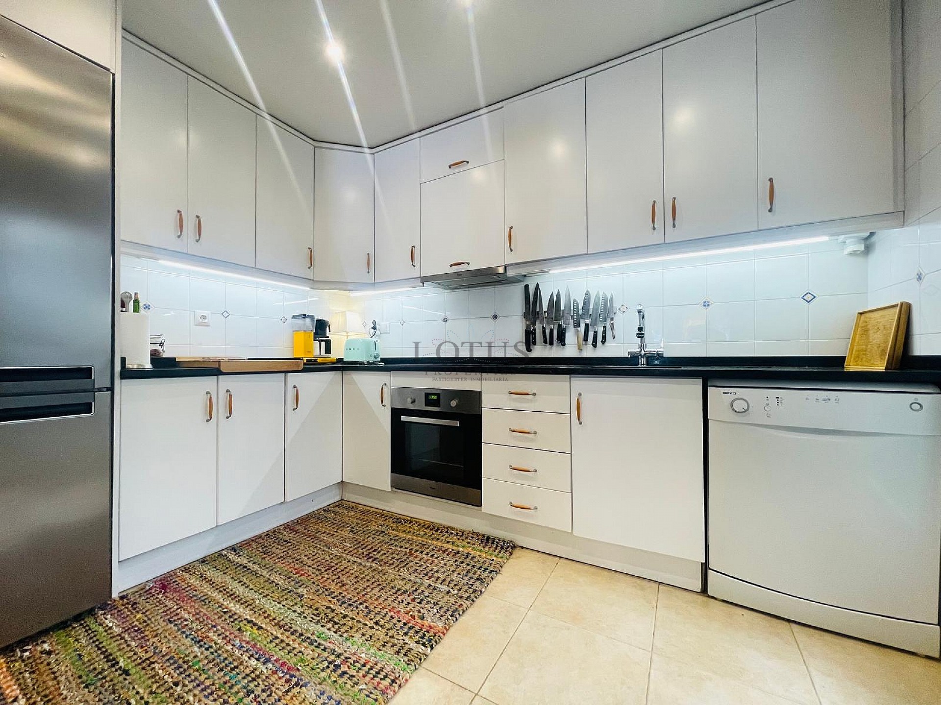 Super lindo piso bajo en el suroeste en Altos de la Bahía III - Lotus Properties