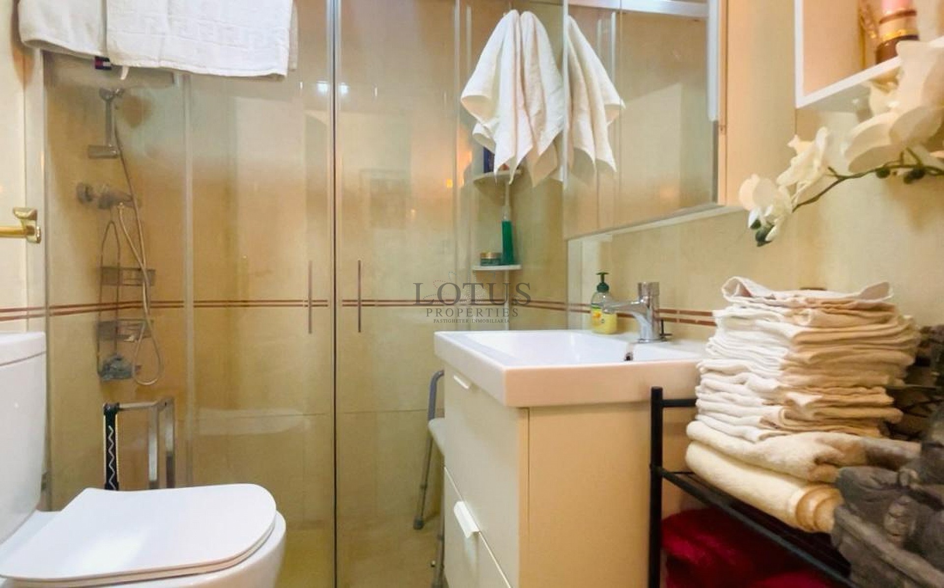 Super lindo piso bajo en el suroeste en Altos de la Bahía III - Lotus Properties