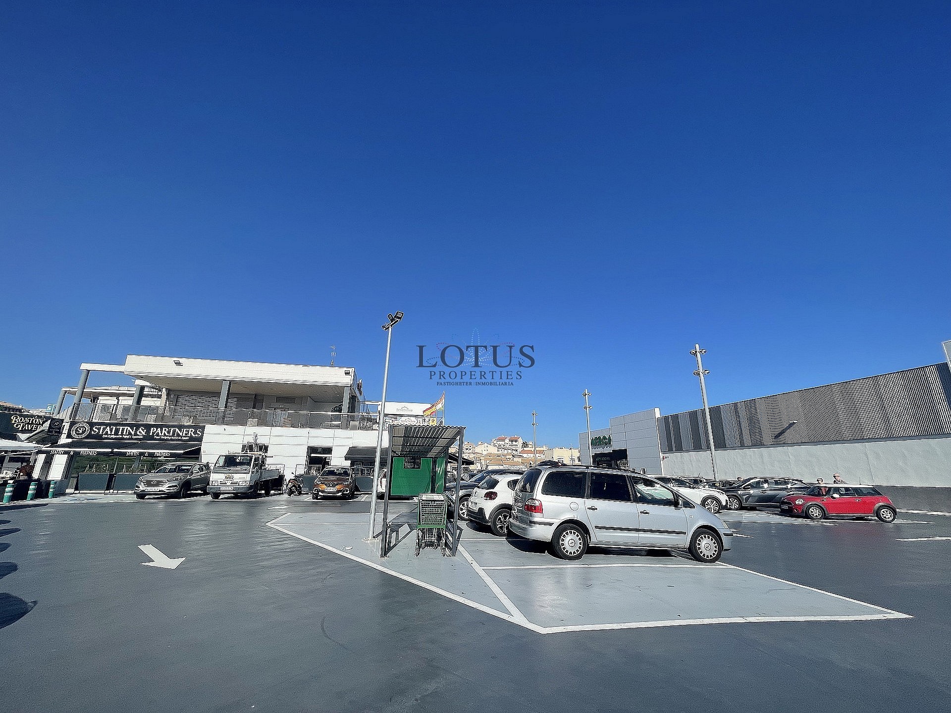 Super lindo piso bajo en el suroeste en Altos de la Bahía III - Lotus Properties