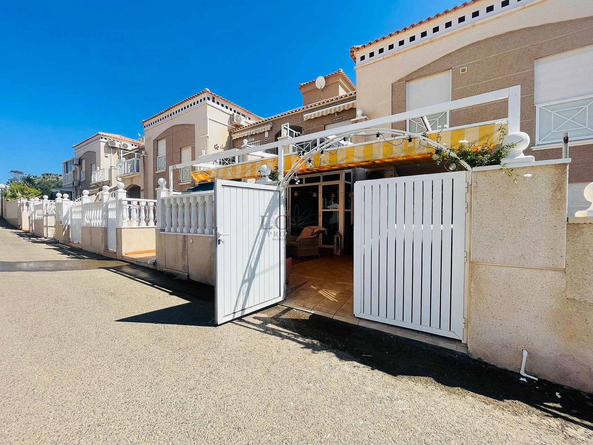 Super lindo piso bajo en el suroeste en Altos de la Bahía III - Lotus Properties