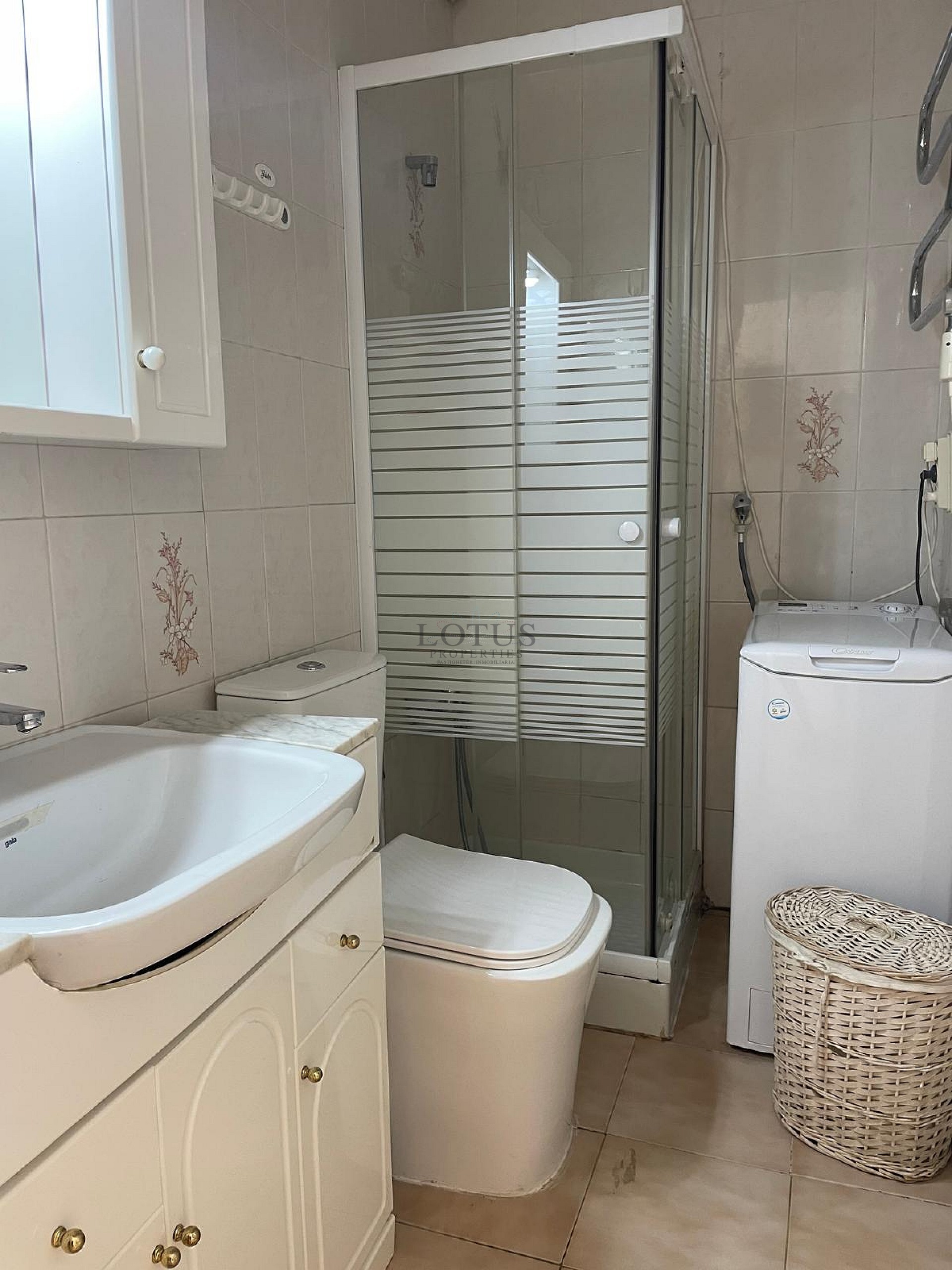 Acogedor apartamento con 2 balcones a solo 550 metros de Playa Los Locos - Lotus Properties