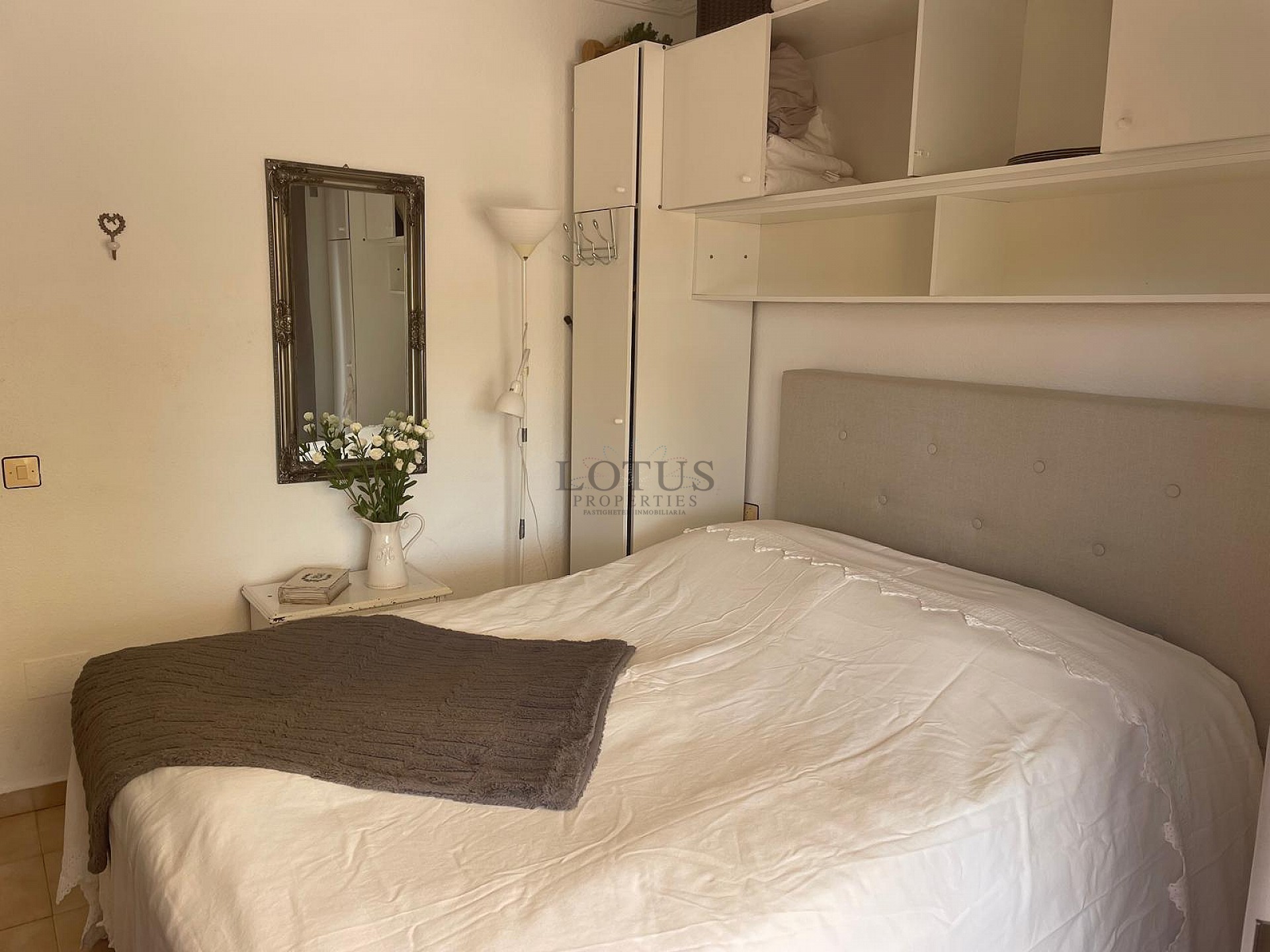 Acogedor apartamento con 2 balcones a solo 550 metros de Playa Los Locos - Lotus Properties