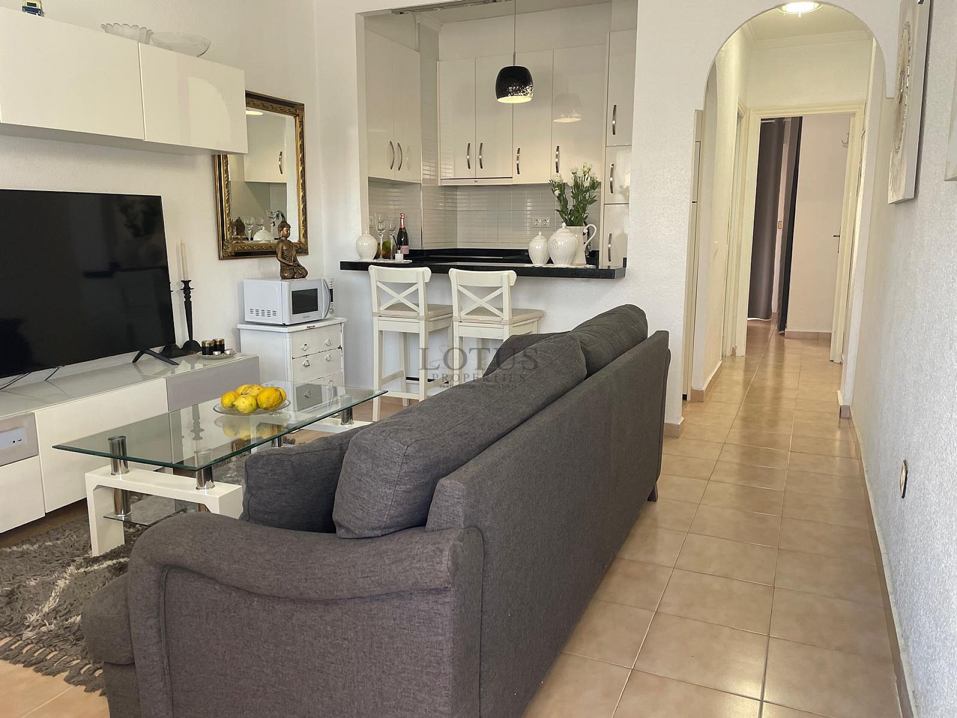 Acogedor apartamento con 2 balcones a solo 550 metros de Playa Los Locos - Lotus Properties