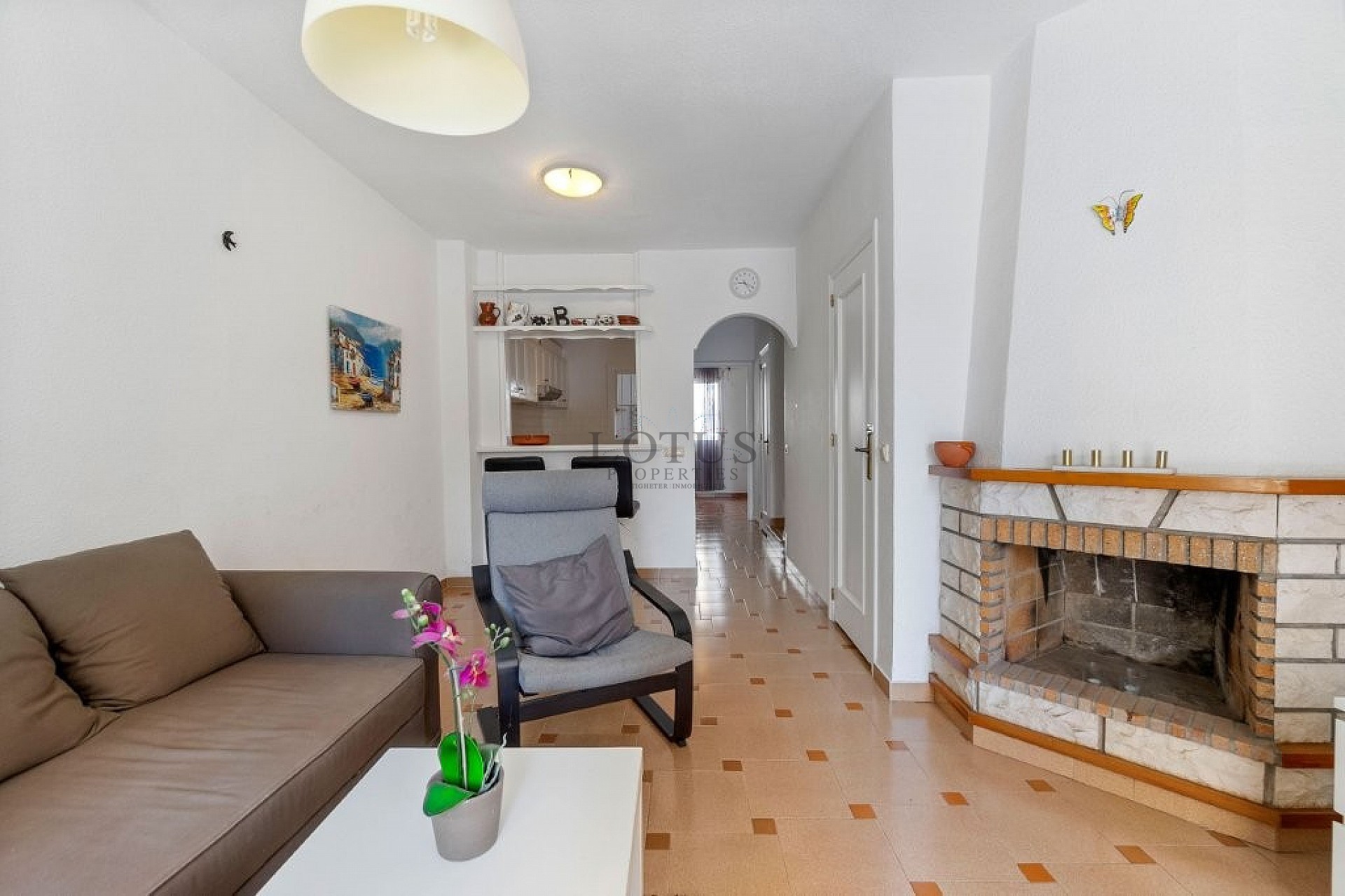 Amplia casa adosada de esquina con 4 dormitorios y varias terrazas - Lotus Properties