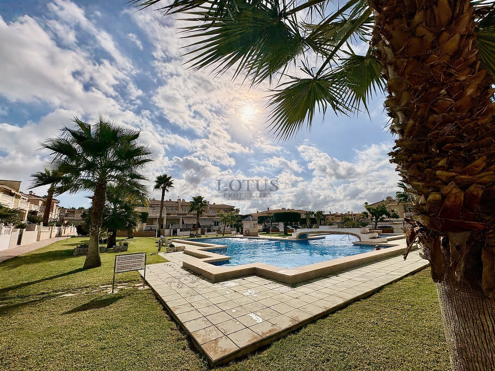 Preciosa casa adosada de 3 dormitorios en Residencial Fortuna – Doña Pepa - Lotus Properties