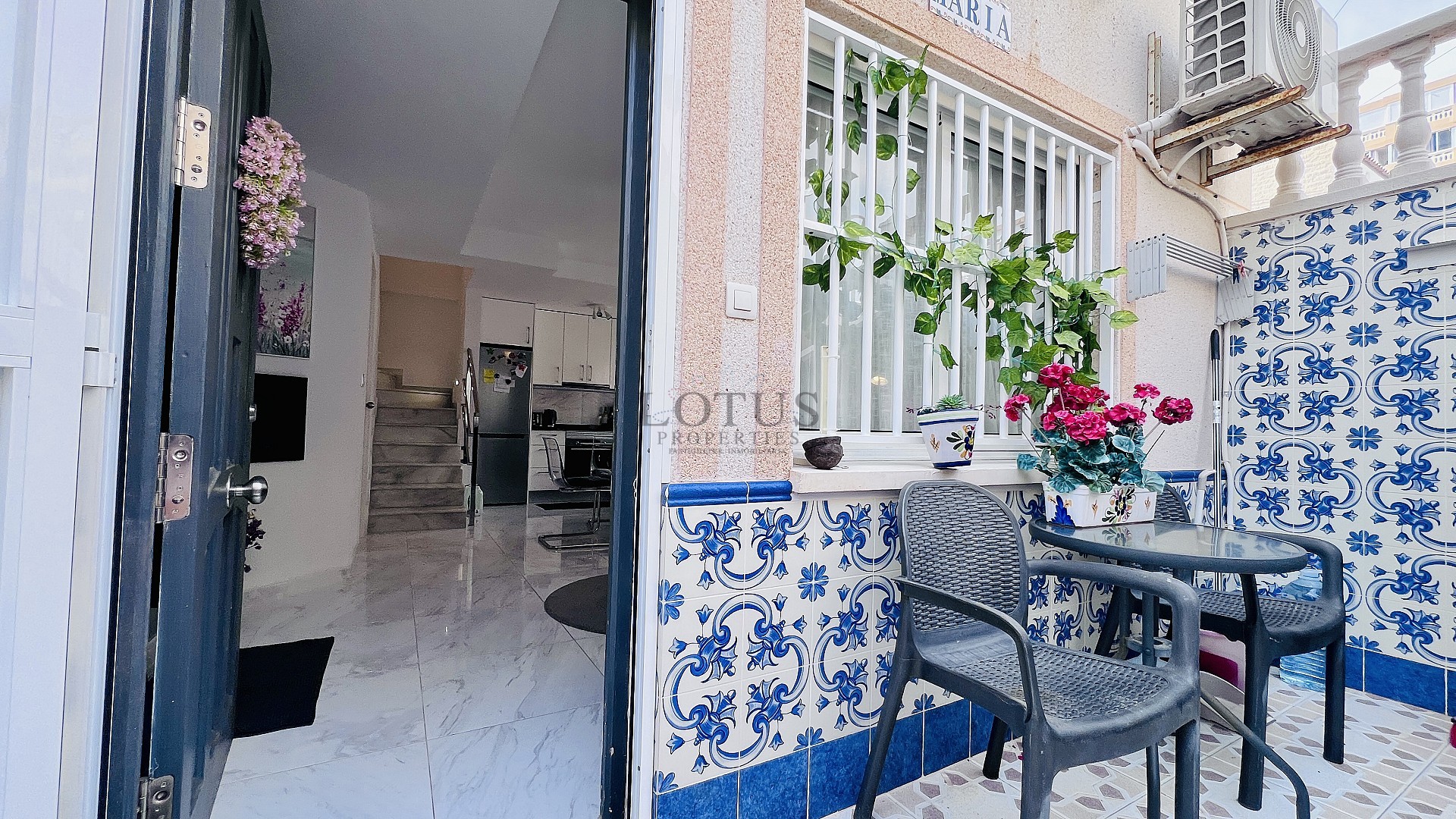 Casa adosada moderna y totalmente reformada a 100 metros del mar – La Mata, Torrevieja - Lotus Properties