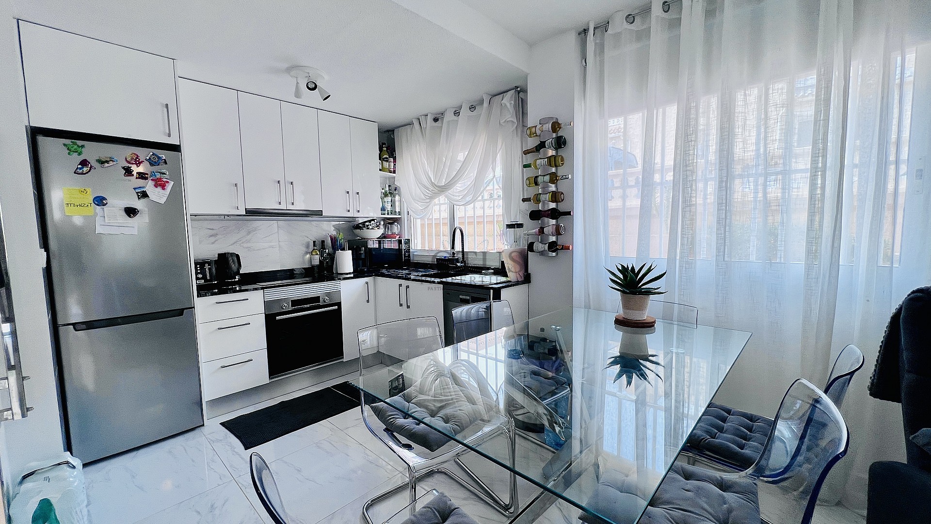 Casa adosada moderna y totalmente reformada a 100 metros del mar – La Mata, Torrevieja - Lotus Properties
