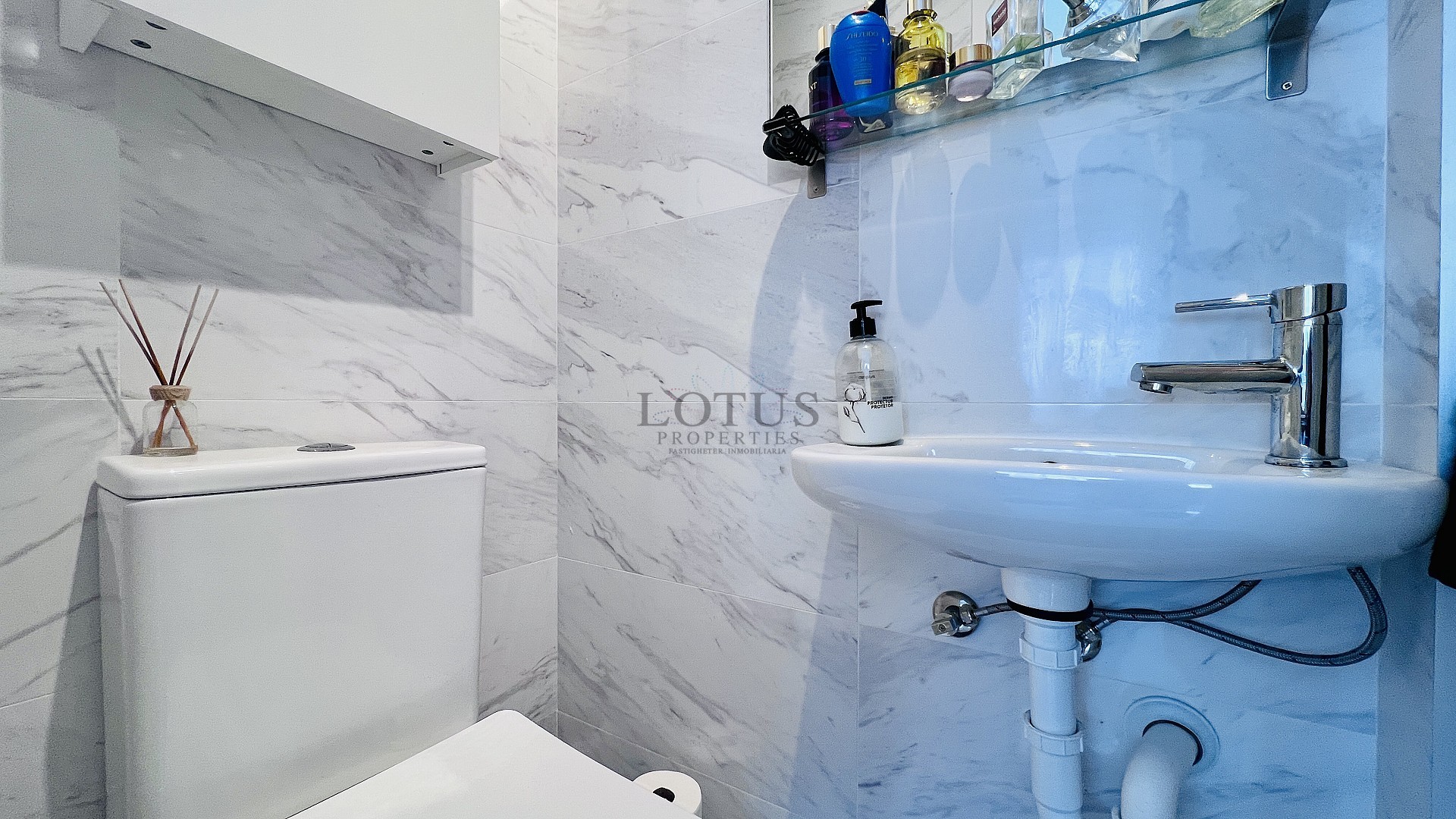 Casa adosada moderna y totalmente reformada a 100 metros del mar – La Mata, Torrevieja - Lotus Properties