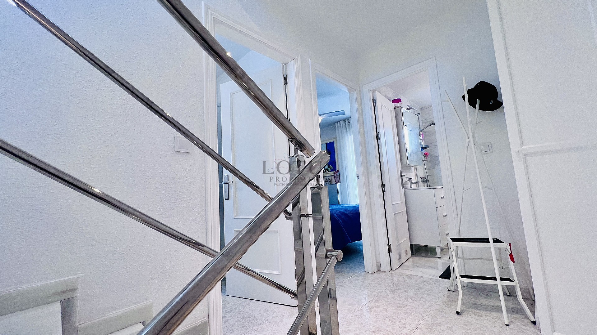 Casa adosada moderna y totalmente reformada a 100 metros del mar – La Mata, Torrevieja - Lotus Properties