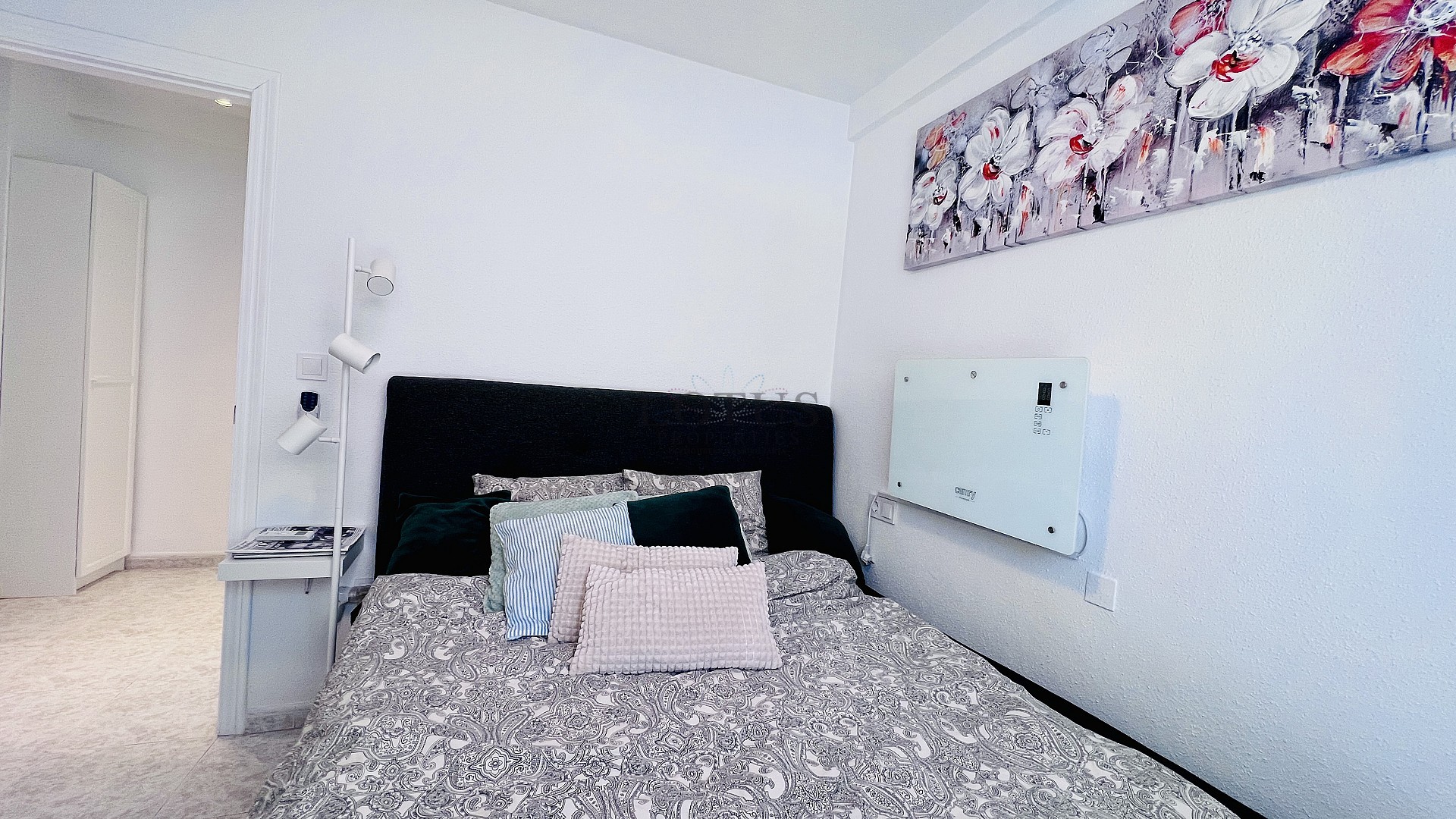 Casa adosada moderna y totalmente reformada a 100 metros del mar – La Mata, Torrevieja - Lotus Properties