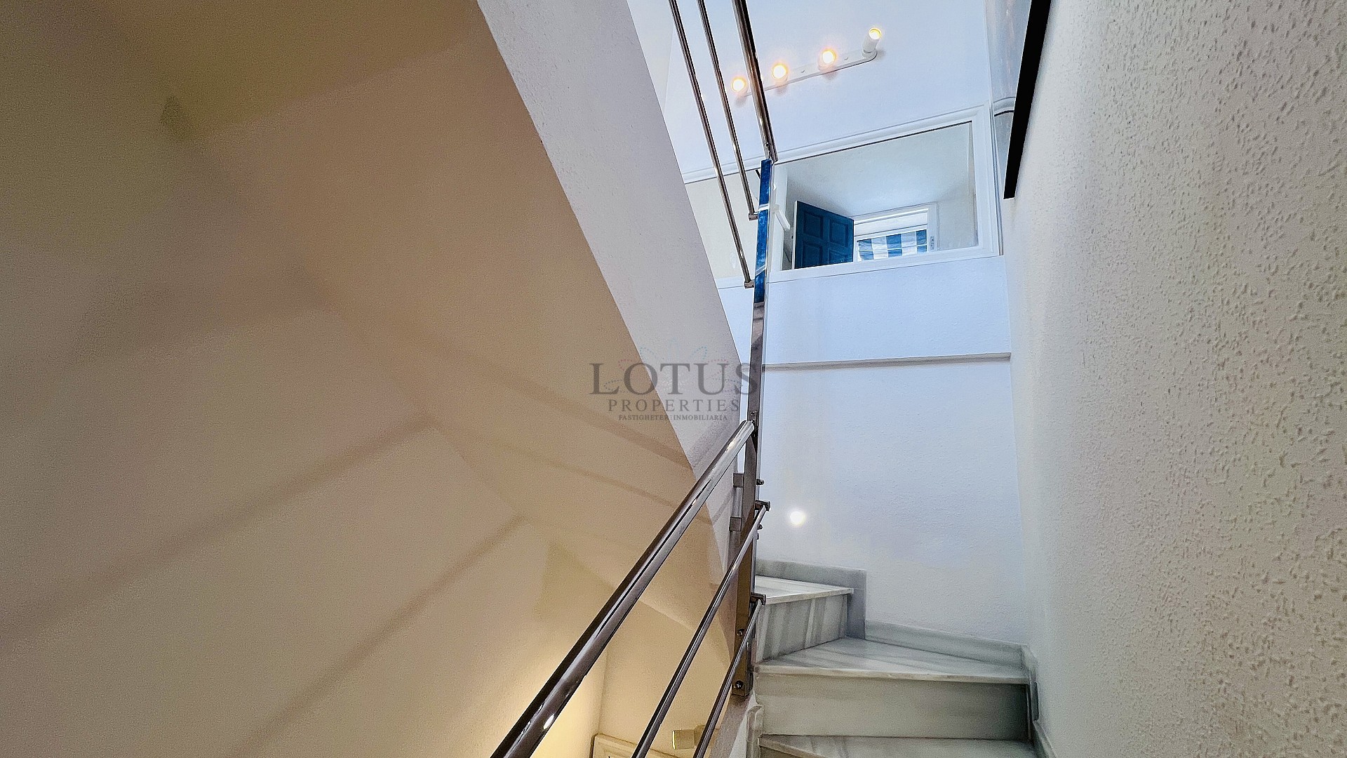 Casa adosada moderna y totalmente reformada a 100 metros del mar – La Mata, Torrevieja - Lotus Properties