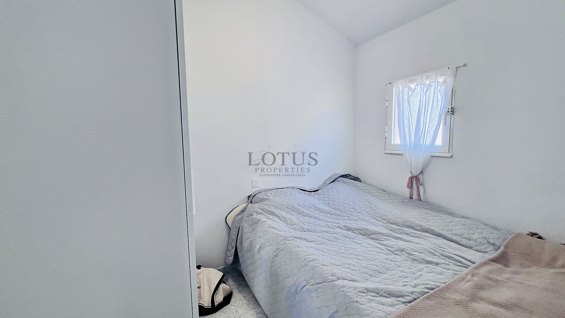 Casa adosada moderna y totalmente reformada a 100 metros del mar – La Mata, Torrevieja - Lotus Properties
