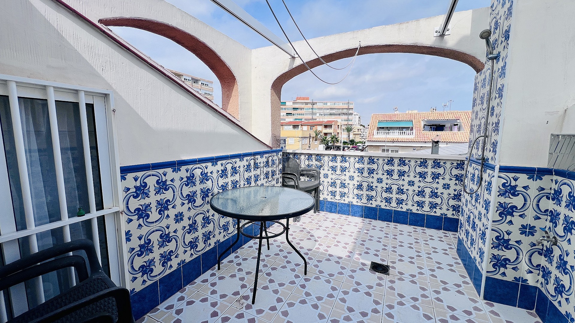 Casa adosada moderna y totalmente reformada a 100 metros del mar – La Mata, Torrevieja - Lotus Properties