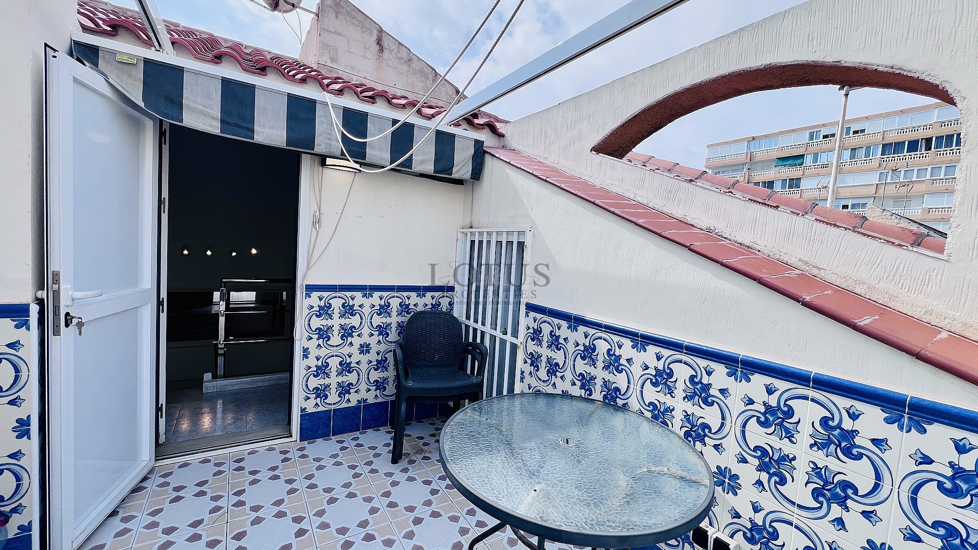 Casa adosada moderna y totalmente reformada a 100 metros del mar – La Mata, Torrevieja - Lotus Properties