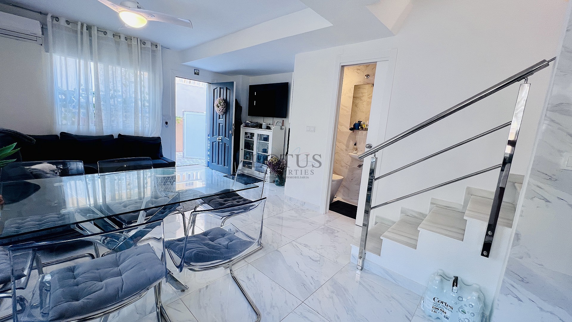 Casa adosada moderna y totalmente reformada a 100 metros del mar – La Mata, Torrevieja - Lotus Properties