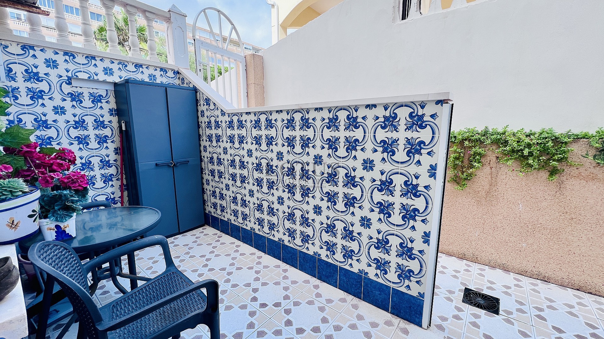 Casa adosada moderna y totalmente reformada a 100 metros del mar – La Mata, Torrevieja - Lotus Properties