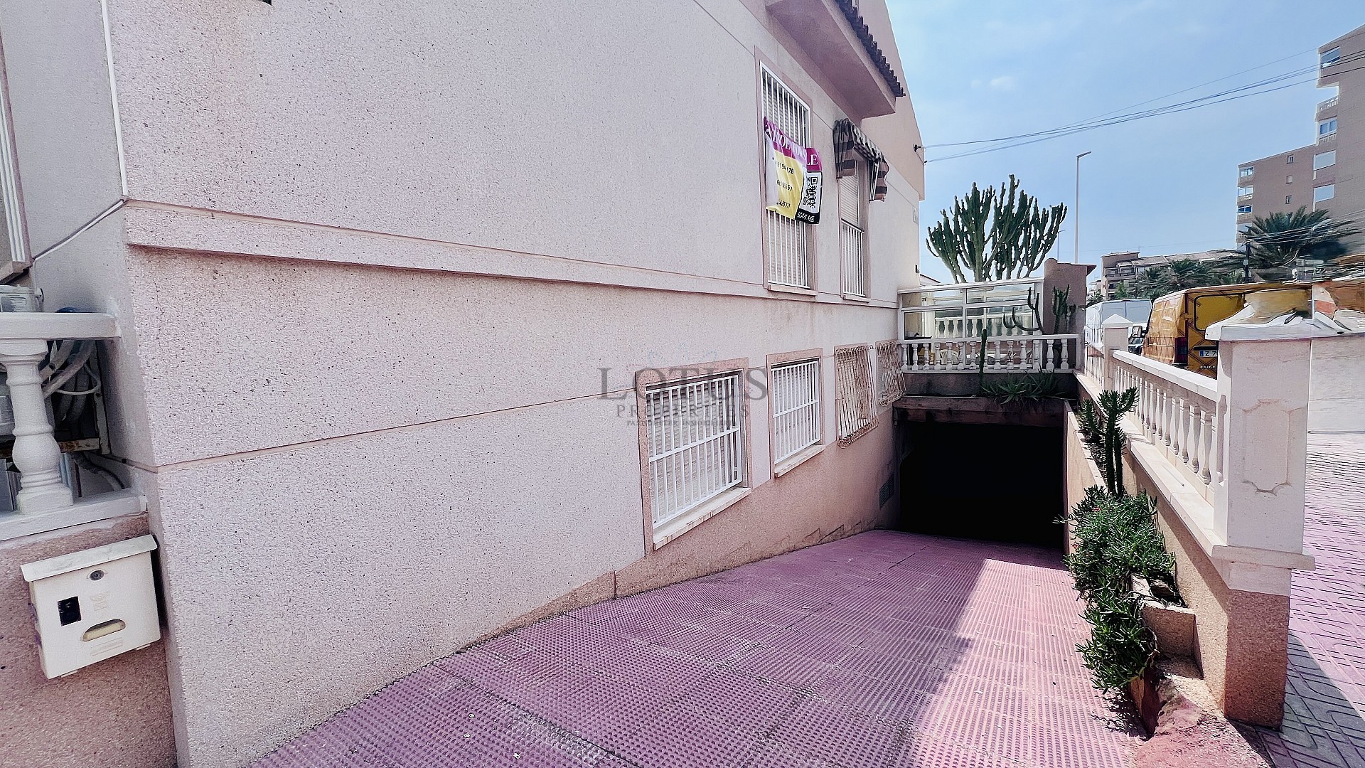 Casa adosada moderna y totalmente reformada a 100 metros del mar – La Mata, Torrevieja - Lotus Properties