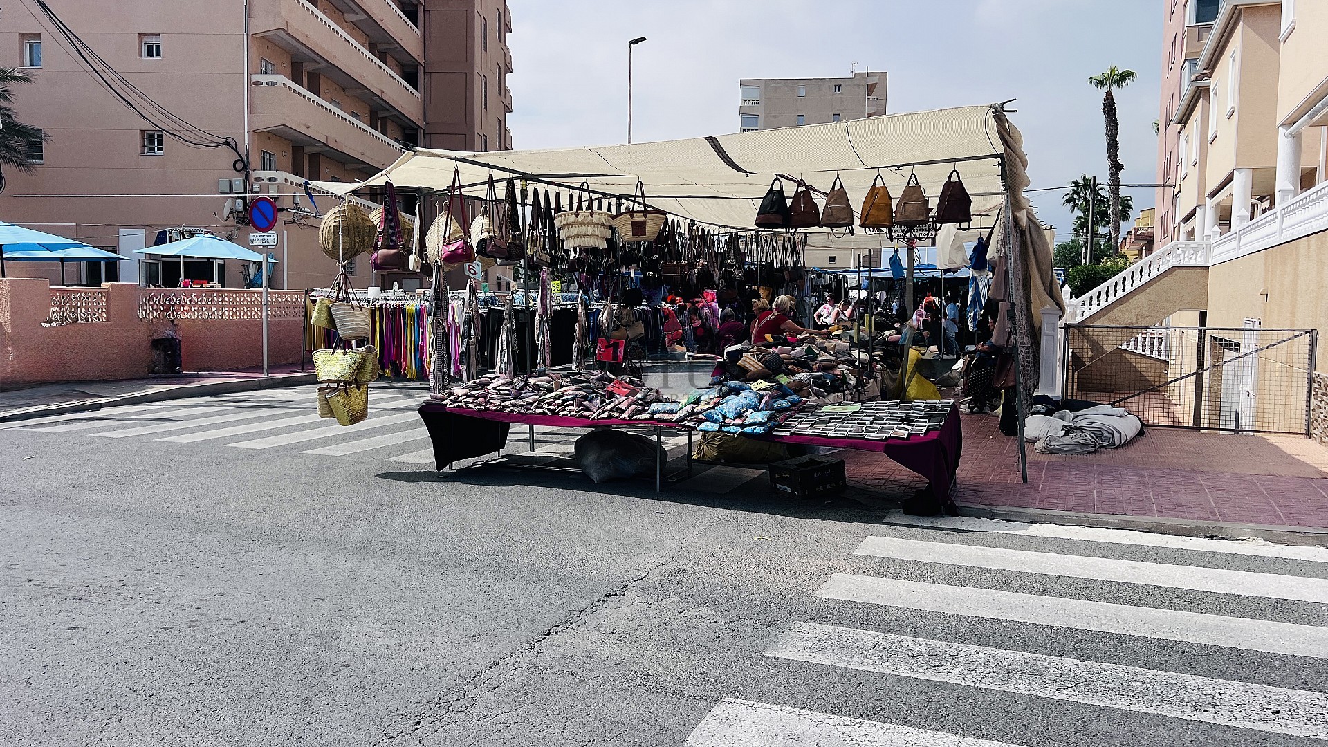 Casa adosada moderna y totalmente reformada a 100 metros del mar – La Mata, Torrevieja - Lotus Properties