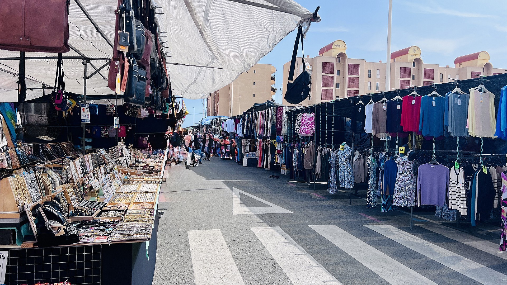Casa adosada moderna y totalmente reformada a 100 metros del mar – La Mata, Torrevieja - Lotus Properties