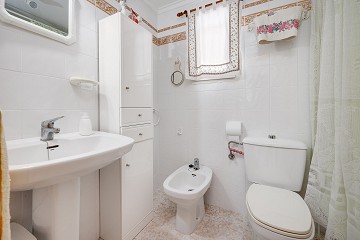 Charming top-floor bungalow, just 800 metres from the beach - Lotus Properties