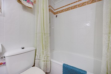 Charming top-floor bungalow, just 800 metres from the beach - Lotus Properties